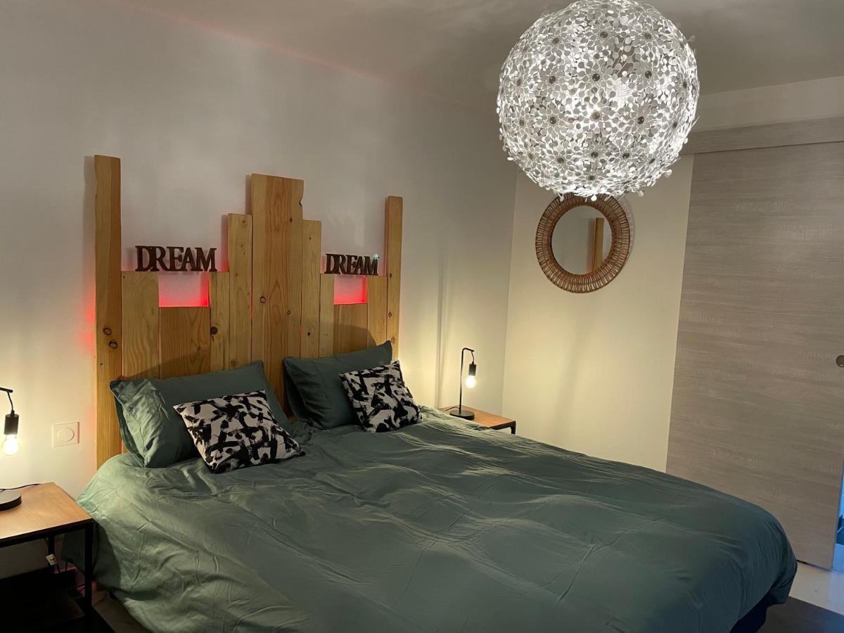 Reve De Panda Avec Sauna Et Jacuzzi Privatif Abrest Екстер'єр фото