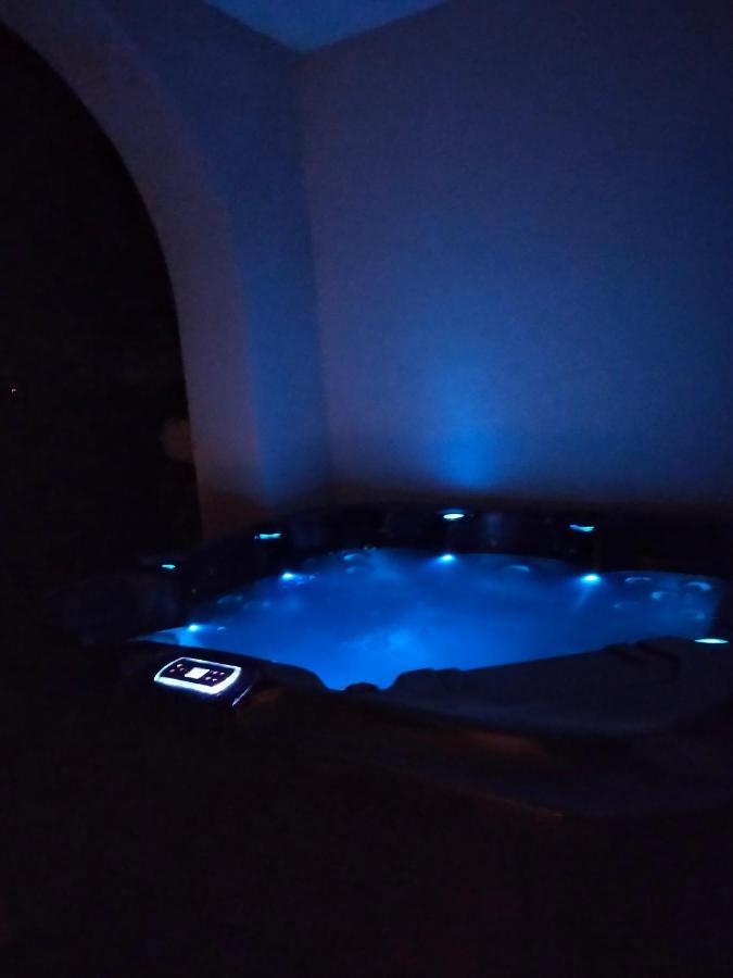 Reve De Panda Avec Sauna Et Jacuzzi Privatif Abrest Екстер'єр фото